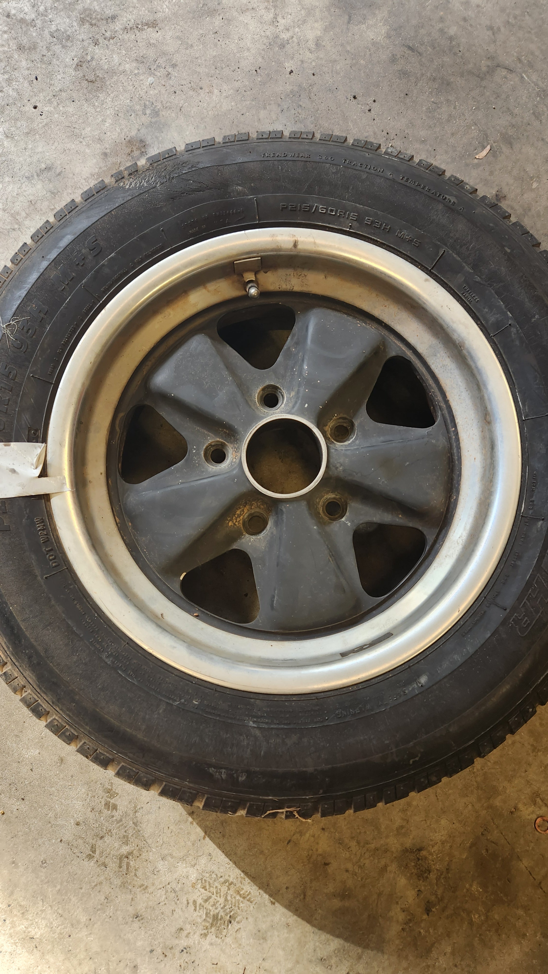 911 Fuchs Wheel 7j x 15 Date Code 27/85