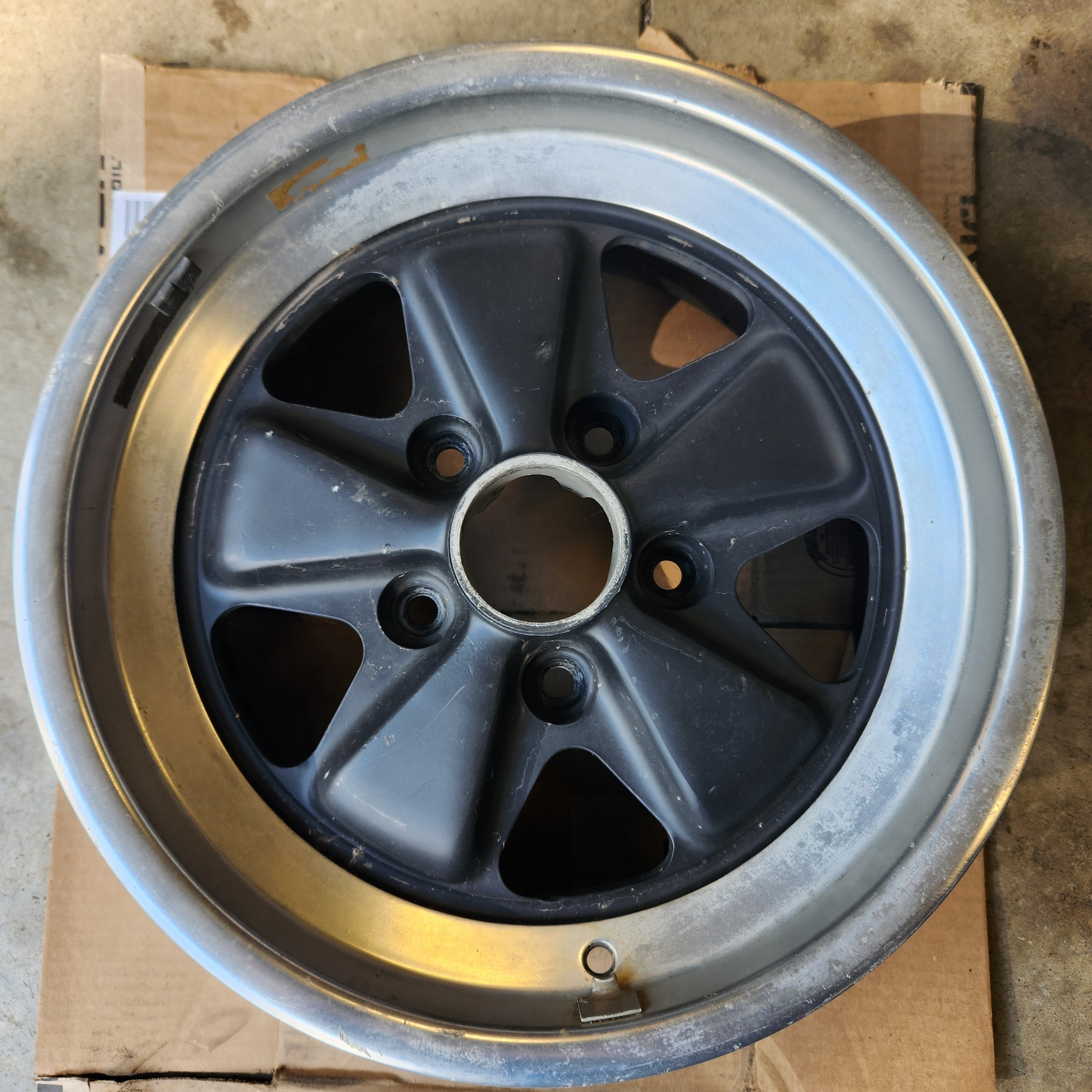 911 Fuchs Wheel 8jX16 ET23 Date Code 32/85 w002