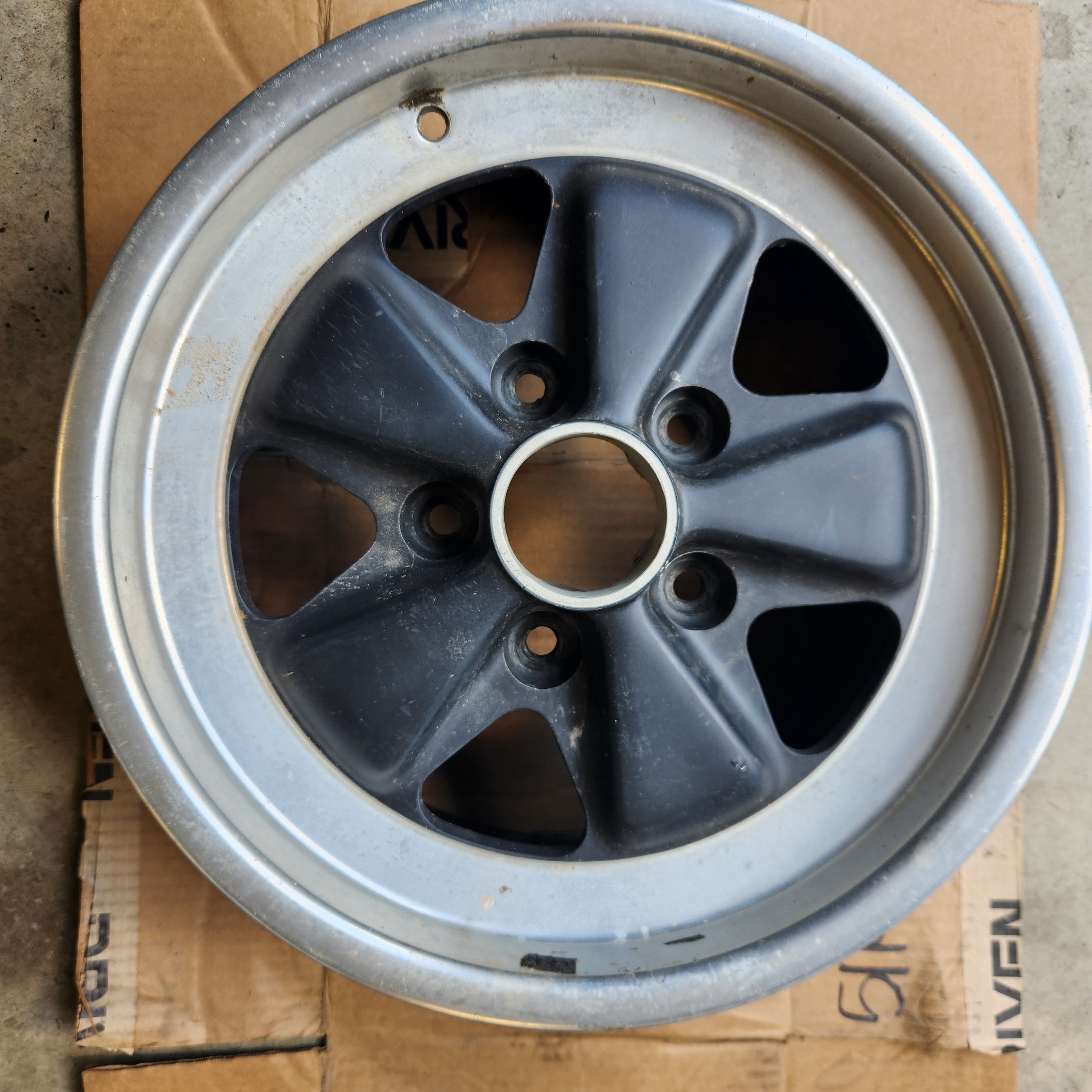 911 Fuchs Wheel 7jx16 ET23 Date Code 30/85