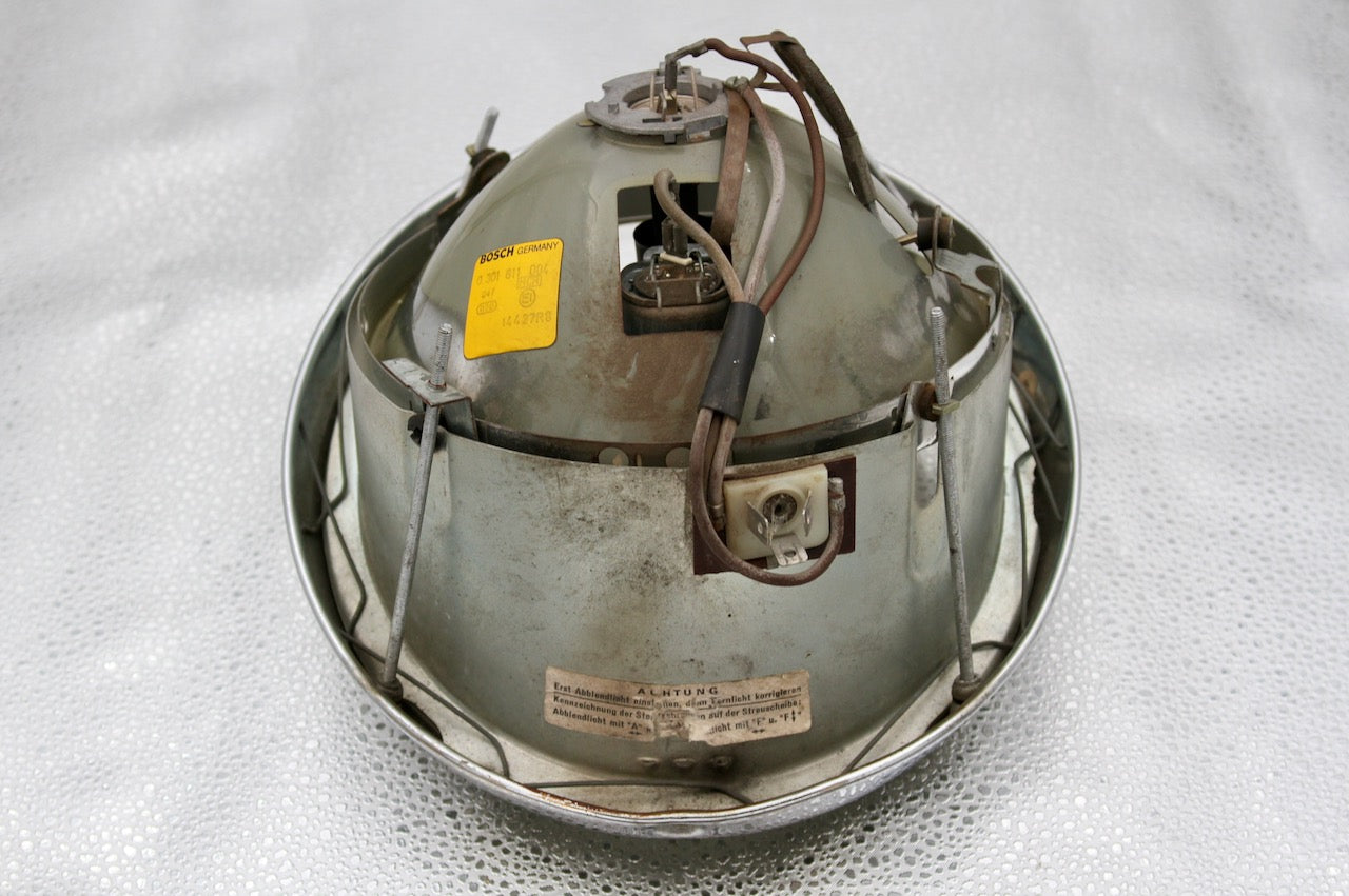 Bosch vintage H1 Halogen Headlight Assembly Set - Very Good