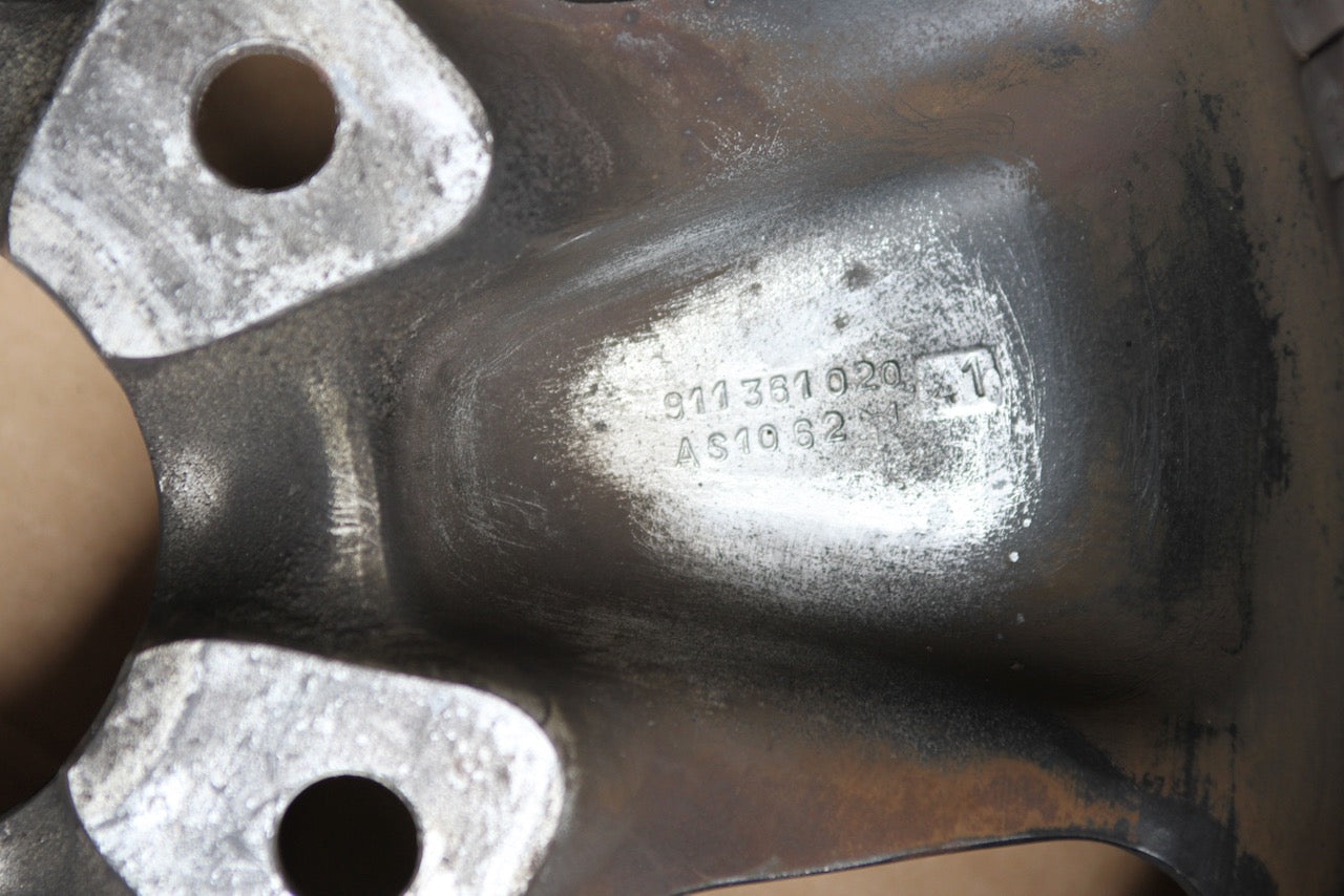 911 Fuchs Wheel 7j x 15 Date Code 27/85 -005
