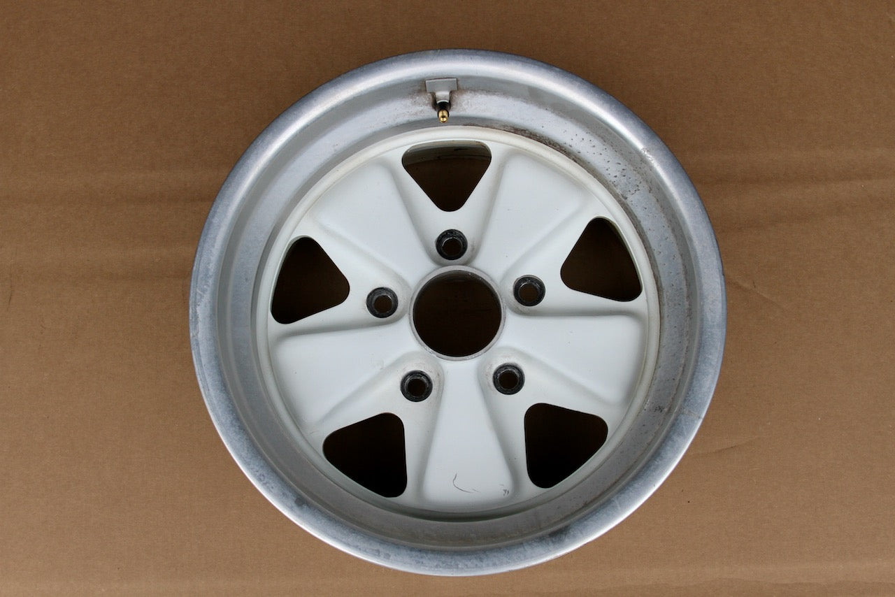 911 Fuchs Wheel 8jX15 Date code 50/84- 004