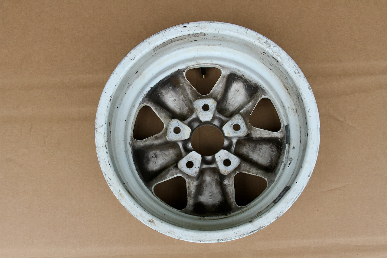 911 Fuchs Wheel 8jX15 Date code 50/84- 004