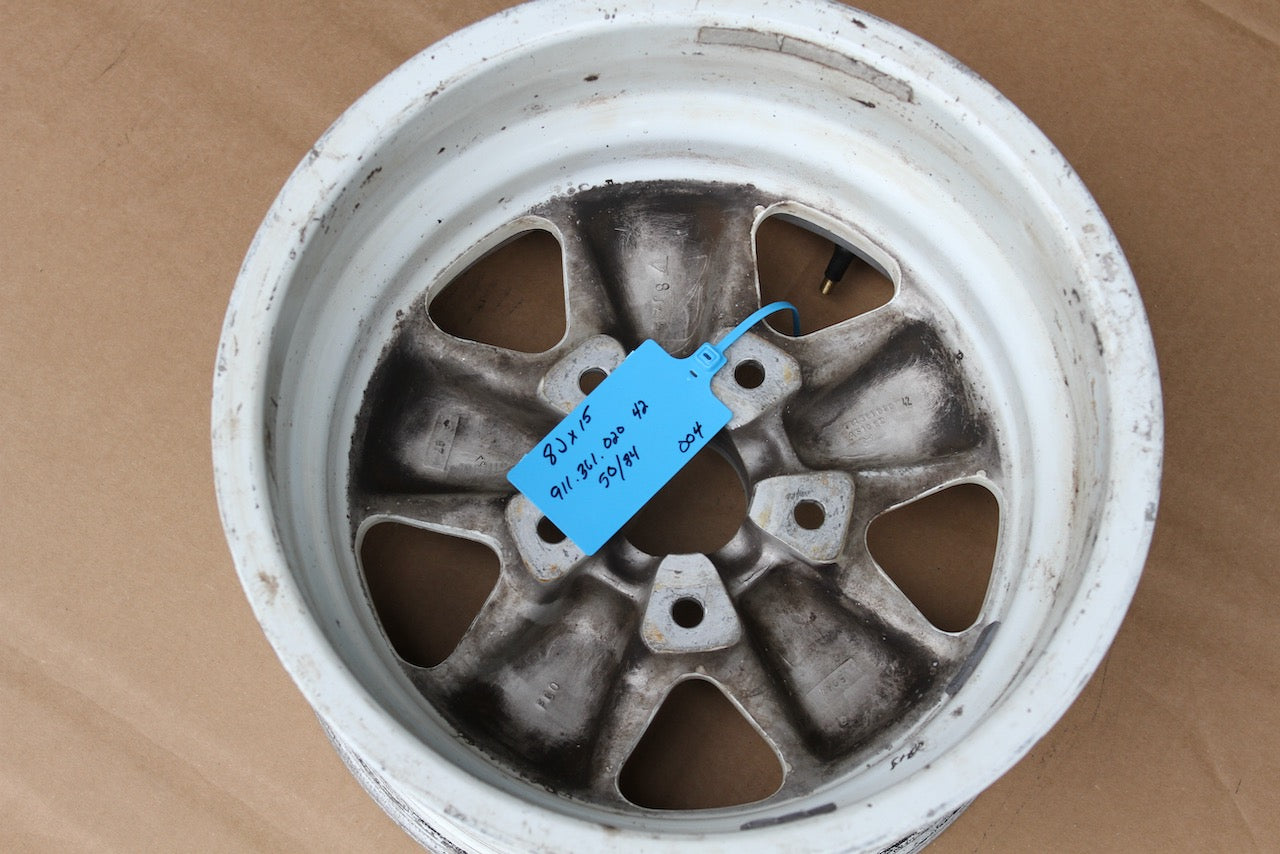 911 Fuchs Wheel 8jX15 Date code 50/84- 004