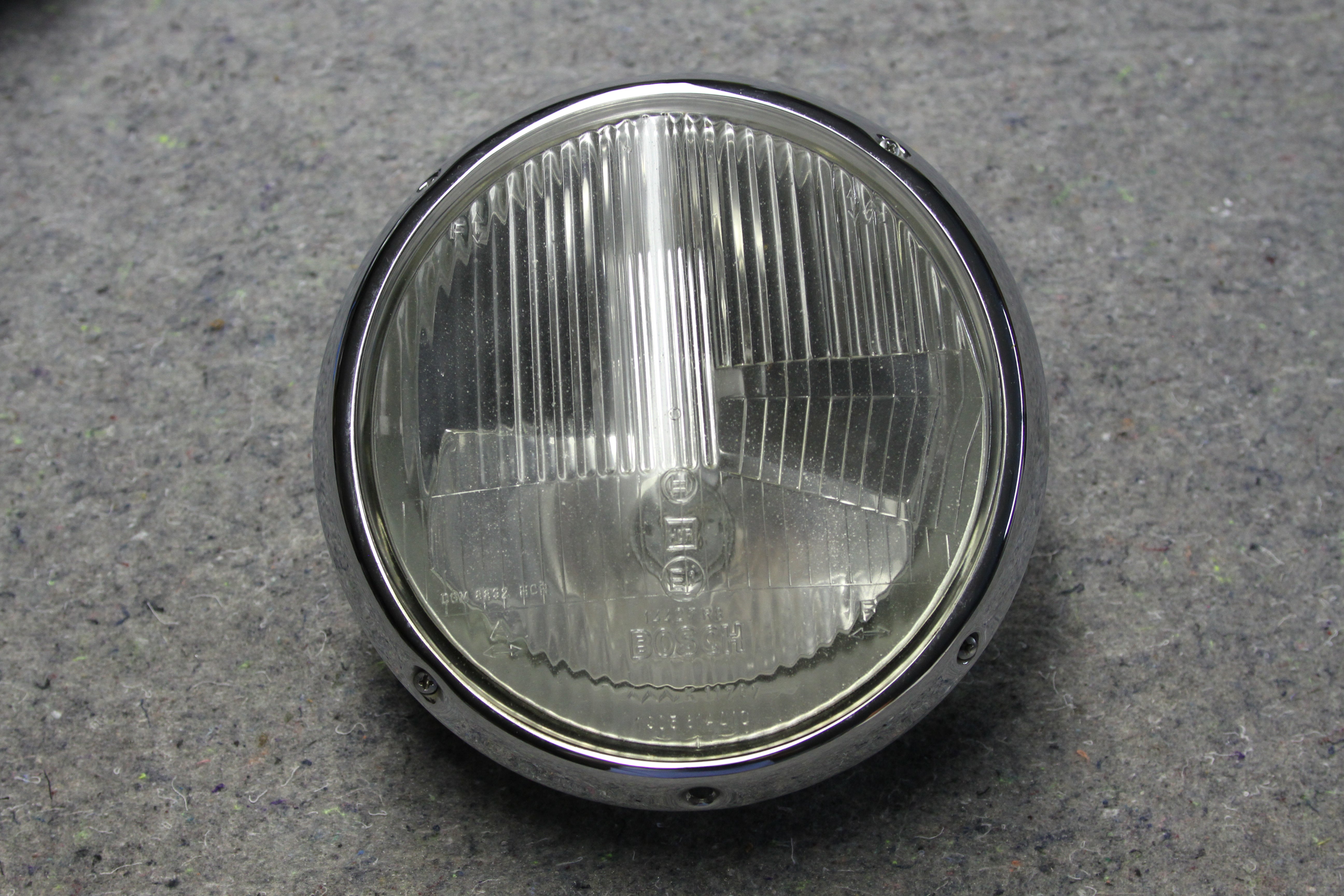 Original Bosch H1 Headlight Assembly - Excellent Condition (01 301 811 004)