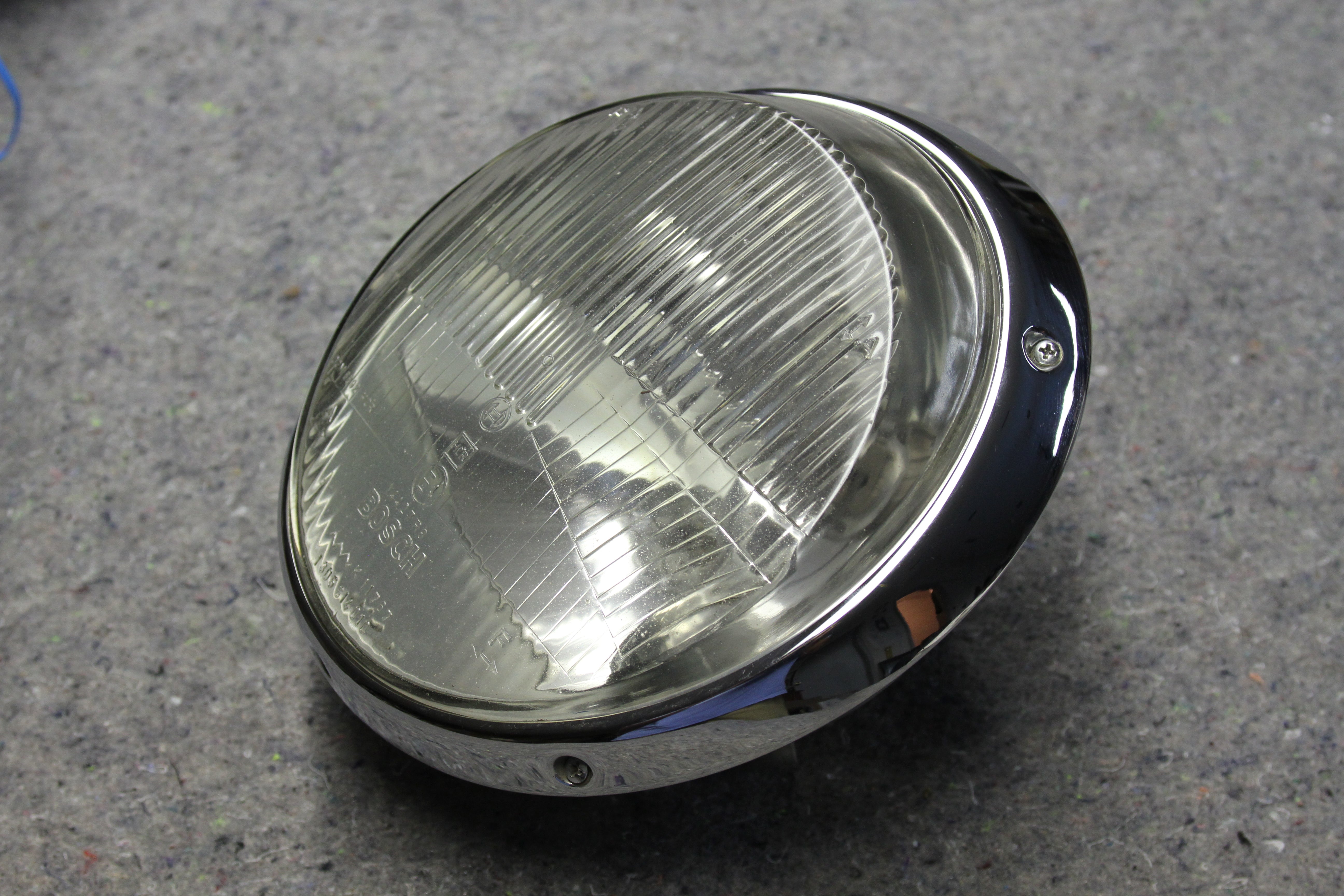 Original Bosch H1 Headlight Assembly - Excellent Condition (01 301 811 004)