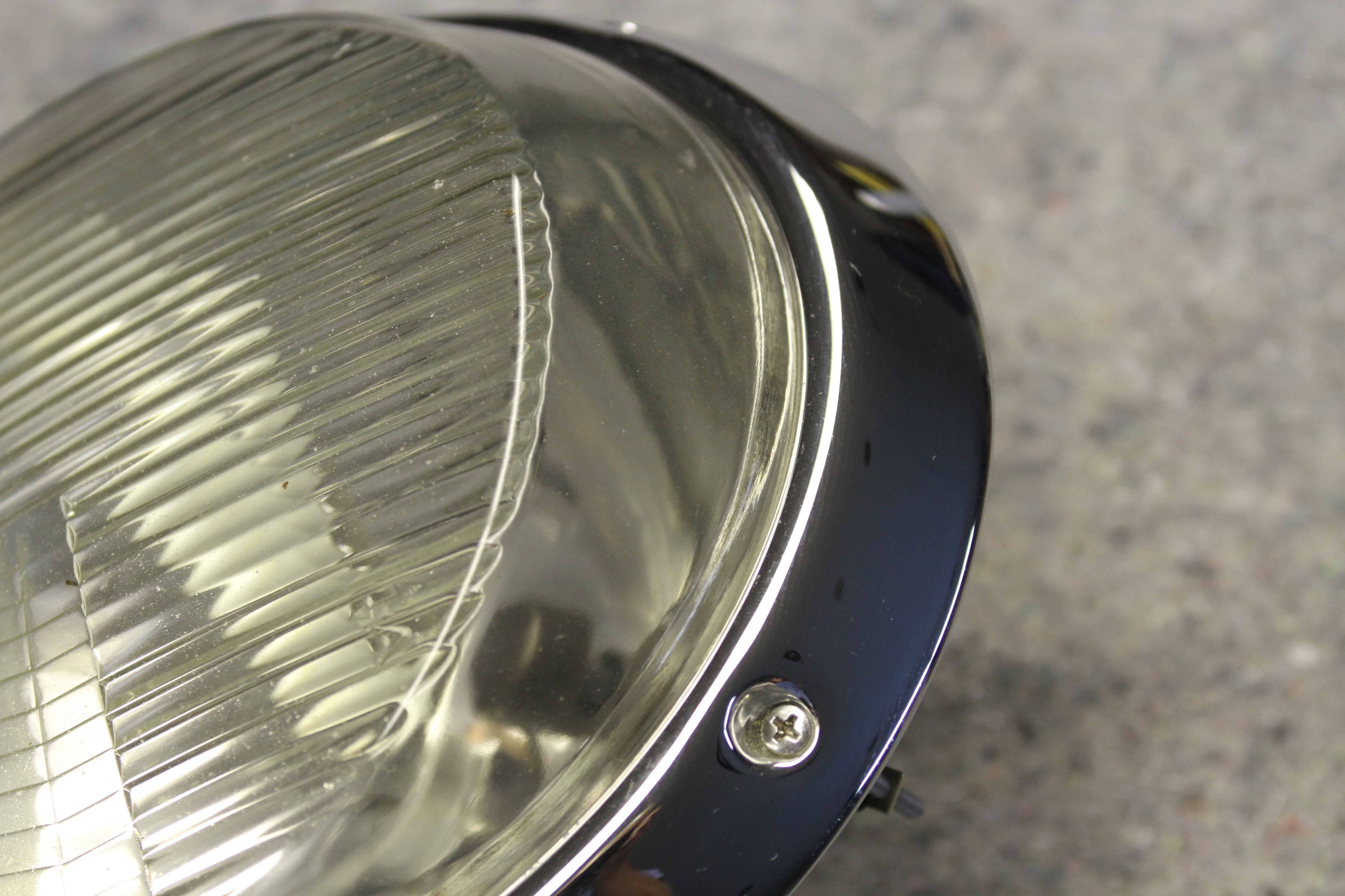 Original Bosch H1 Headlight Assembly - Excellent Condition (01 301 811 004)
