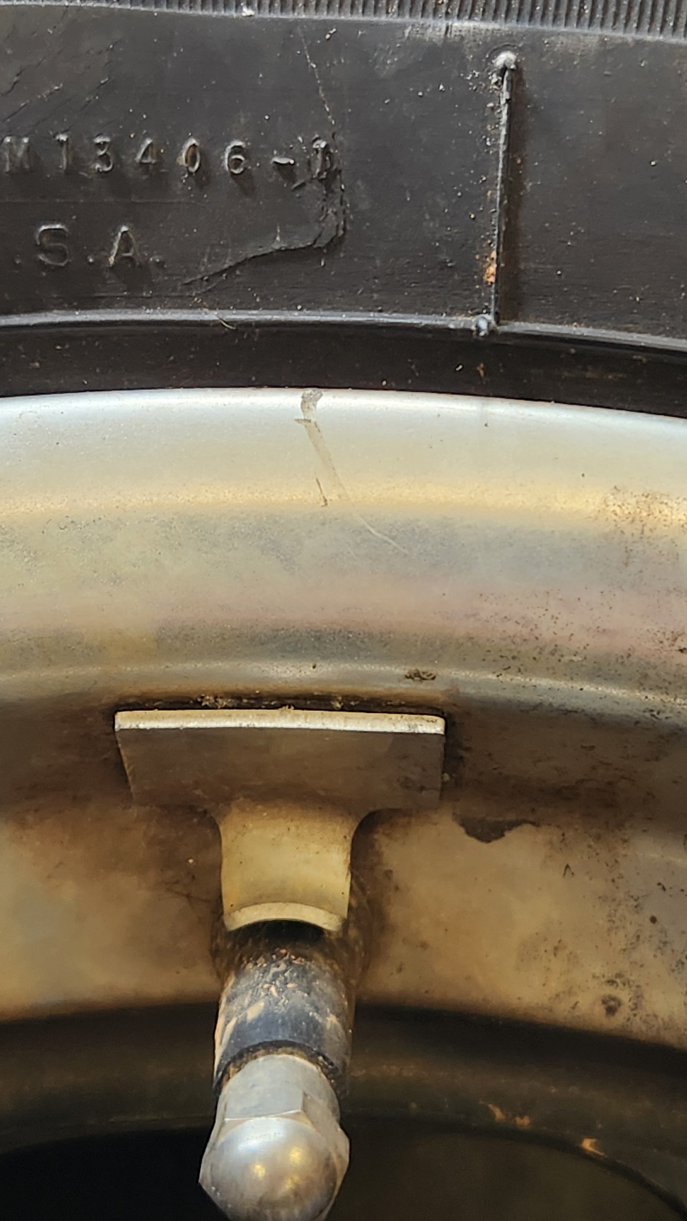 911 Fuchs Wheel 7j x 15 Date Code 27/85