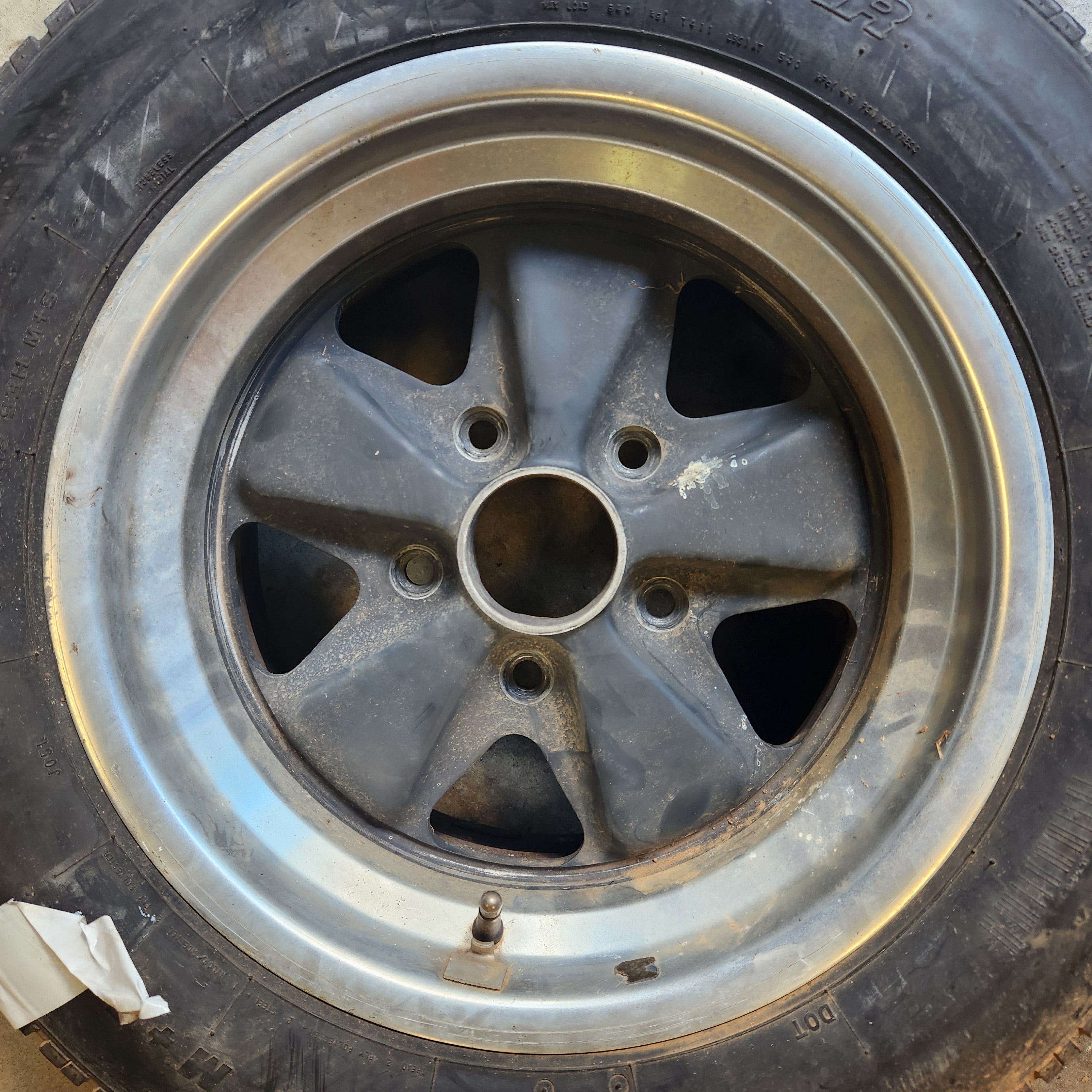 911 Fuchs Wheel 8jx15 Date Code 24/85