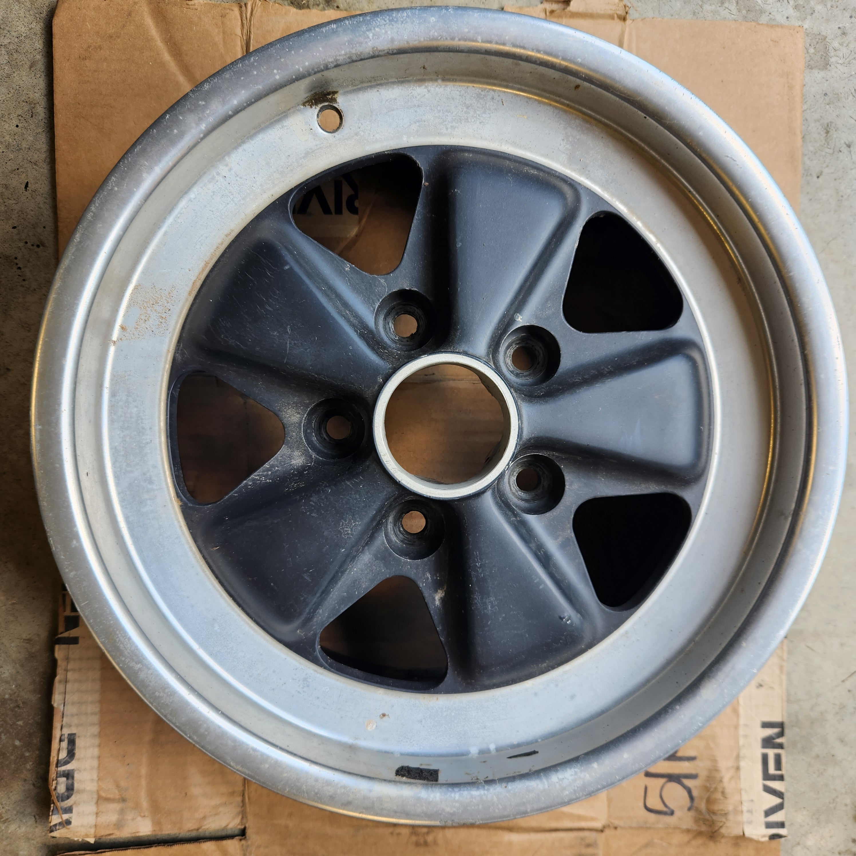 911 Fuchs Wheel 7jx16 ET23  Date Code 30/85