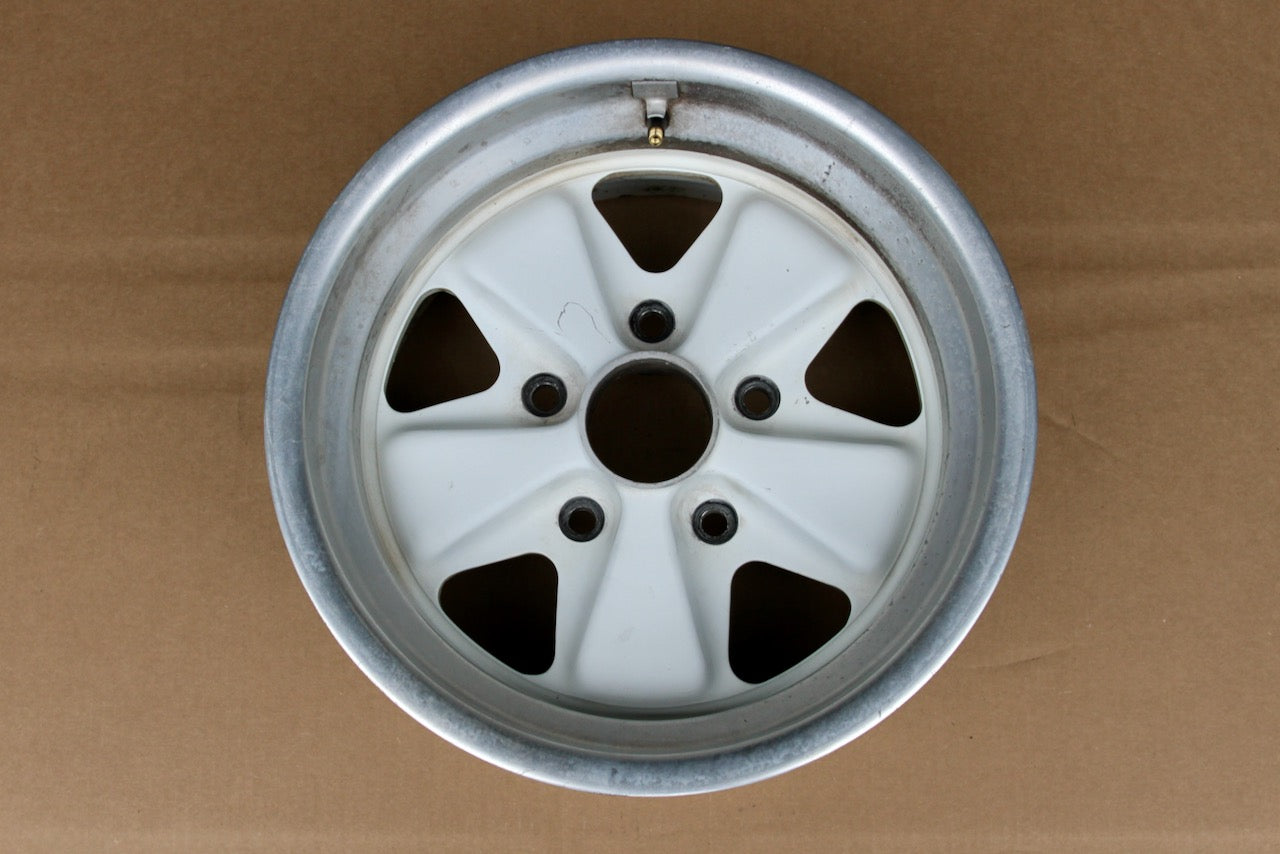 911 Fuchs Wheel 8jX15 Date code 50/84- 003