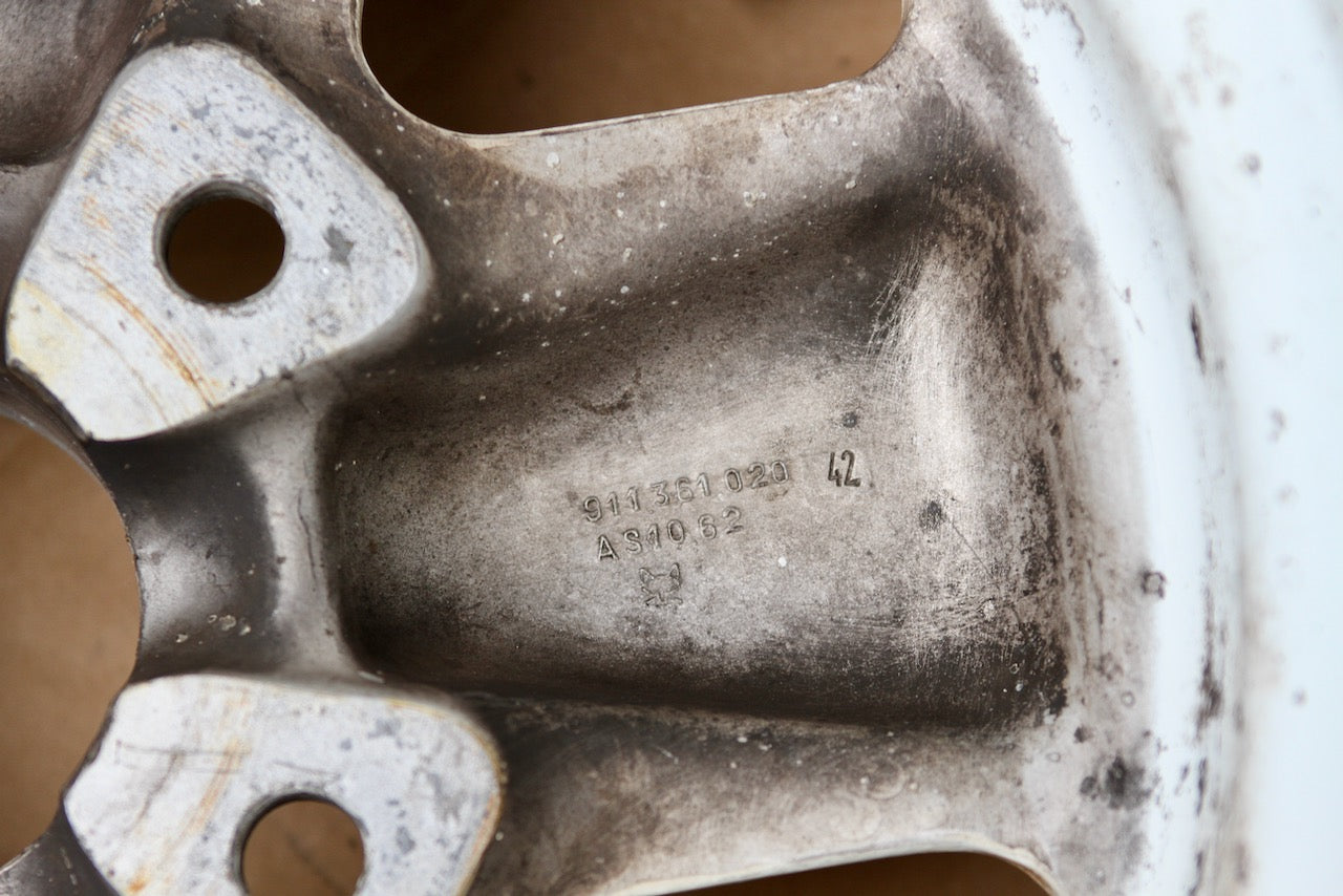911 Fuchs Wheel 8jX15 Date code 50/84- 003